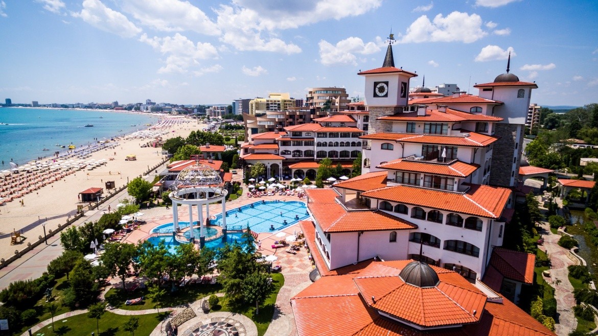 Royal Palace Helena Sands