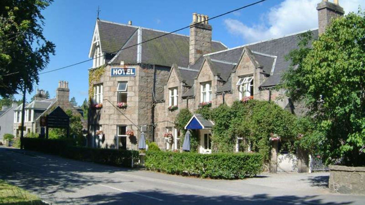 Loch Kinord Hotel