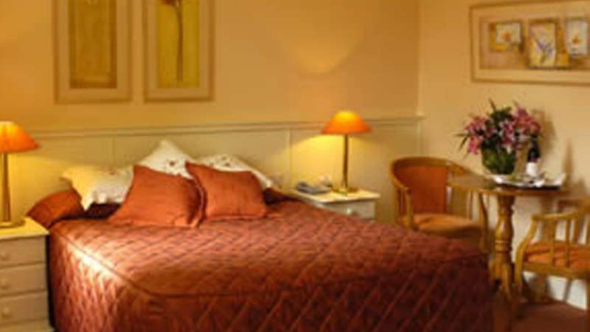 Victoria House Hotel