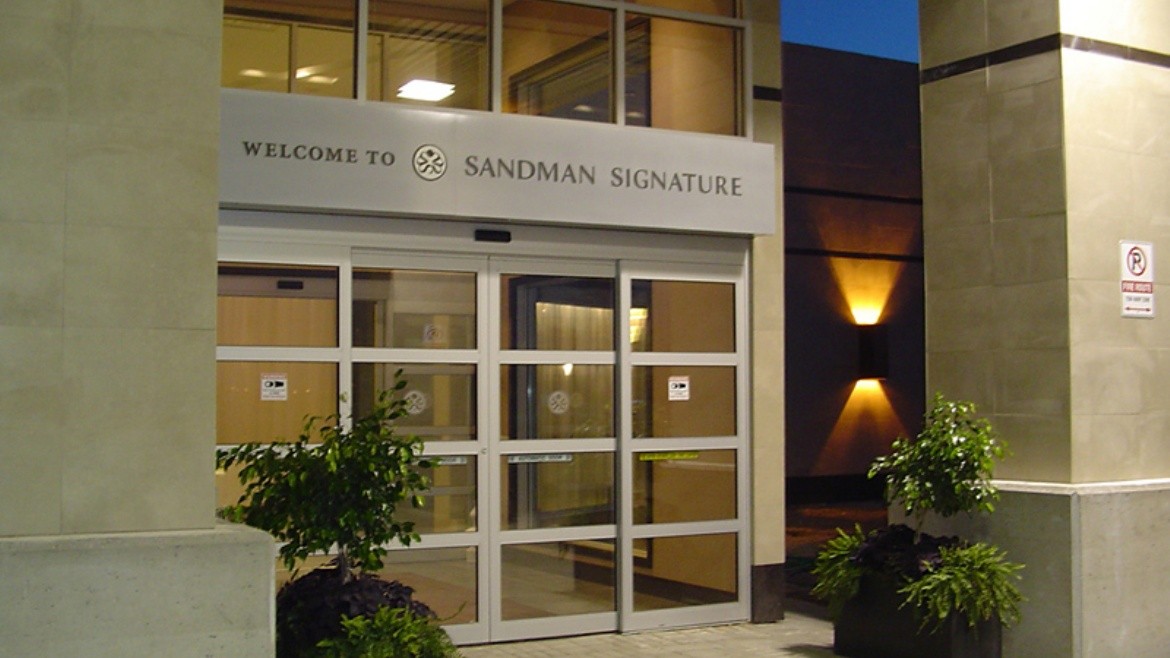 Sandman Signature Toronto Airport Hotel
