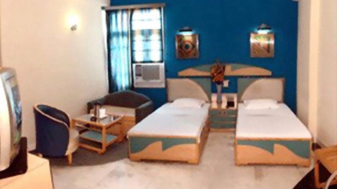 Hotel Suncourt Yatri