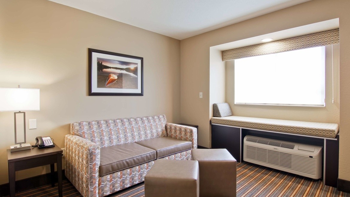 Best Western Plus Woodstock Inn & Suites