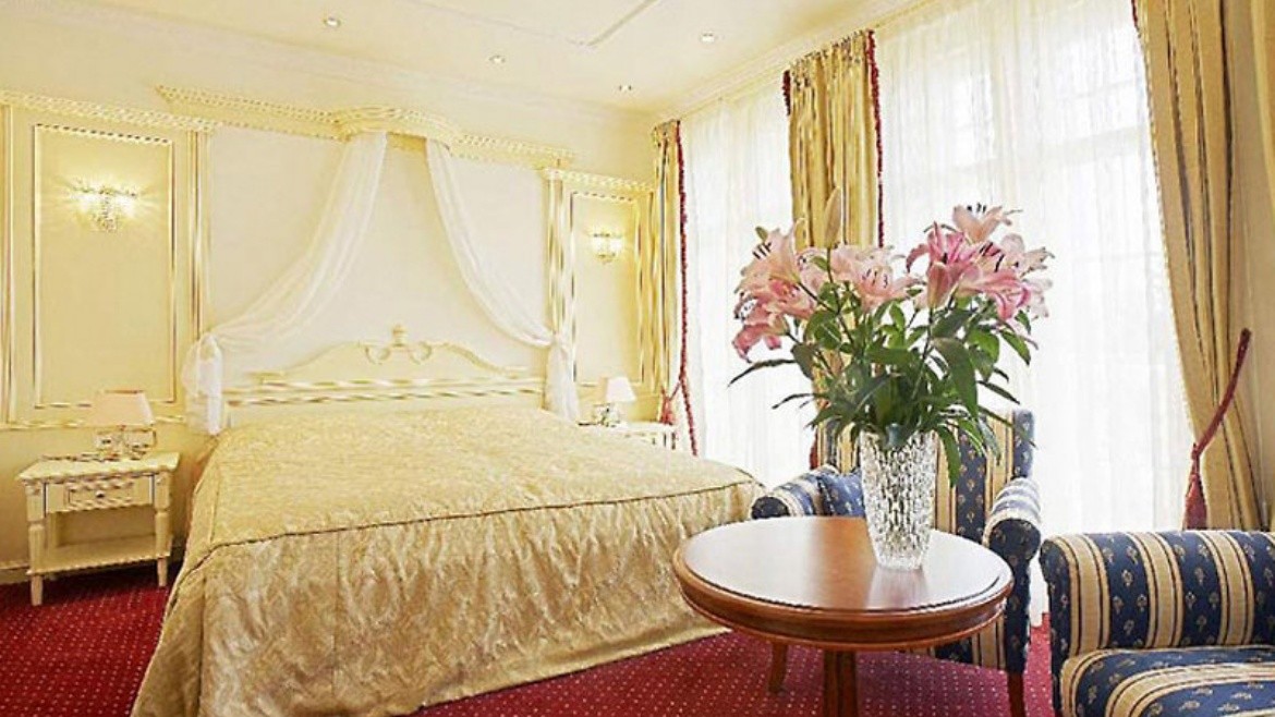 Luxury Family Royal Palace