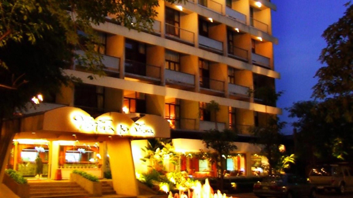 Centara Life Bangkok Phra Nakhon