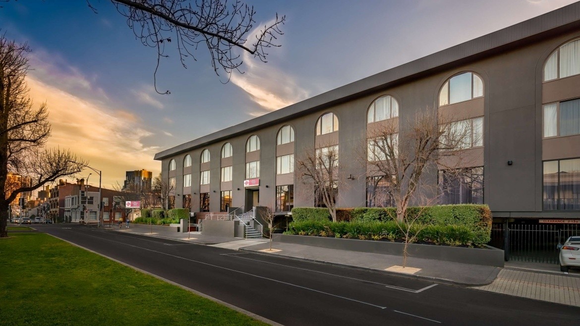 Best Western Plus Travel Inn Carlton