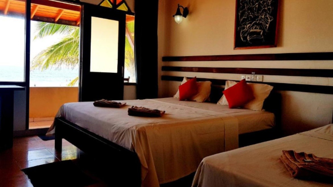 Drifters Hotel & Beach Restaurant