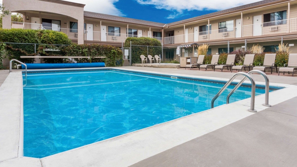 Super 8 by Wyndham Kelowna BC