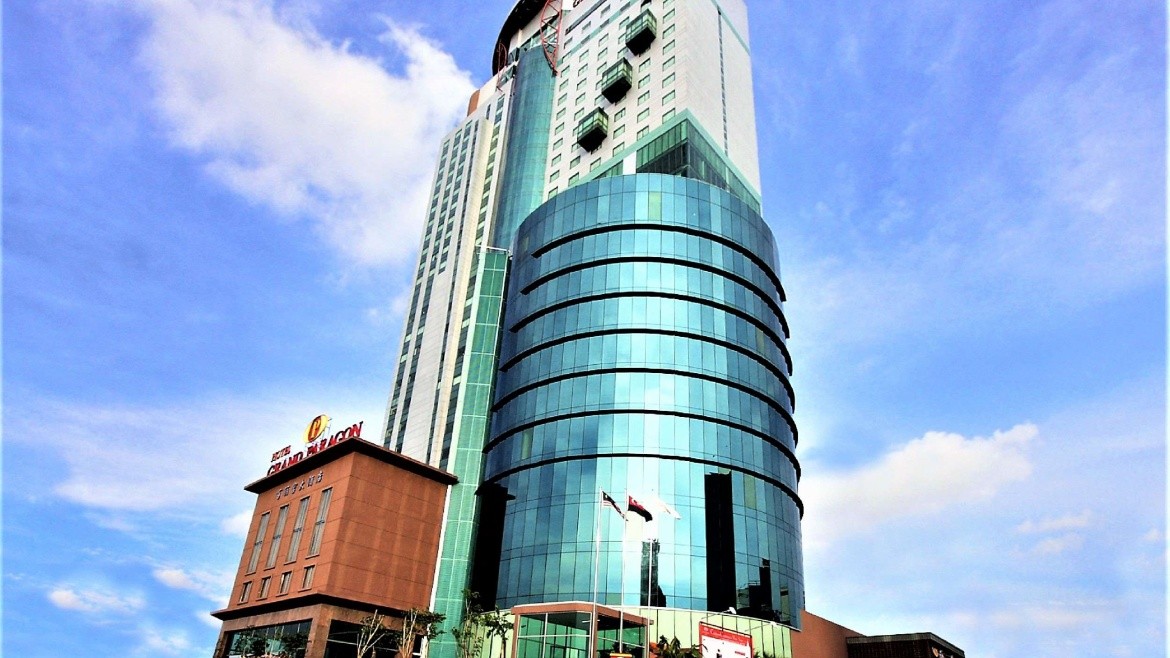 Grand Paragon