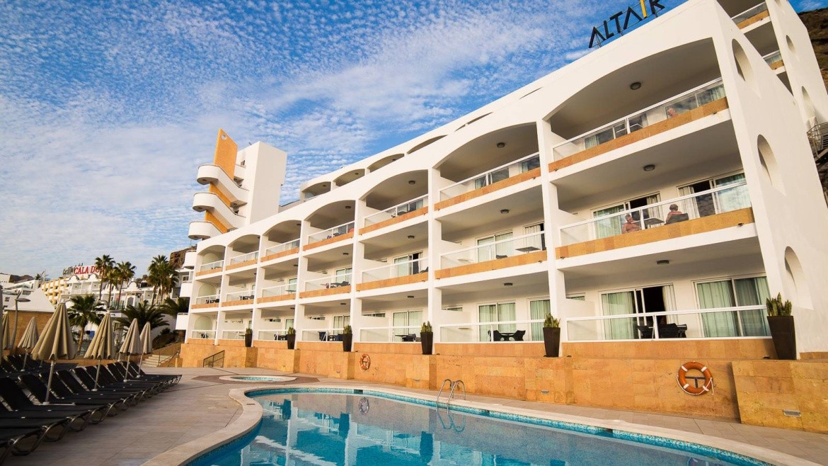 Altair Apartments