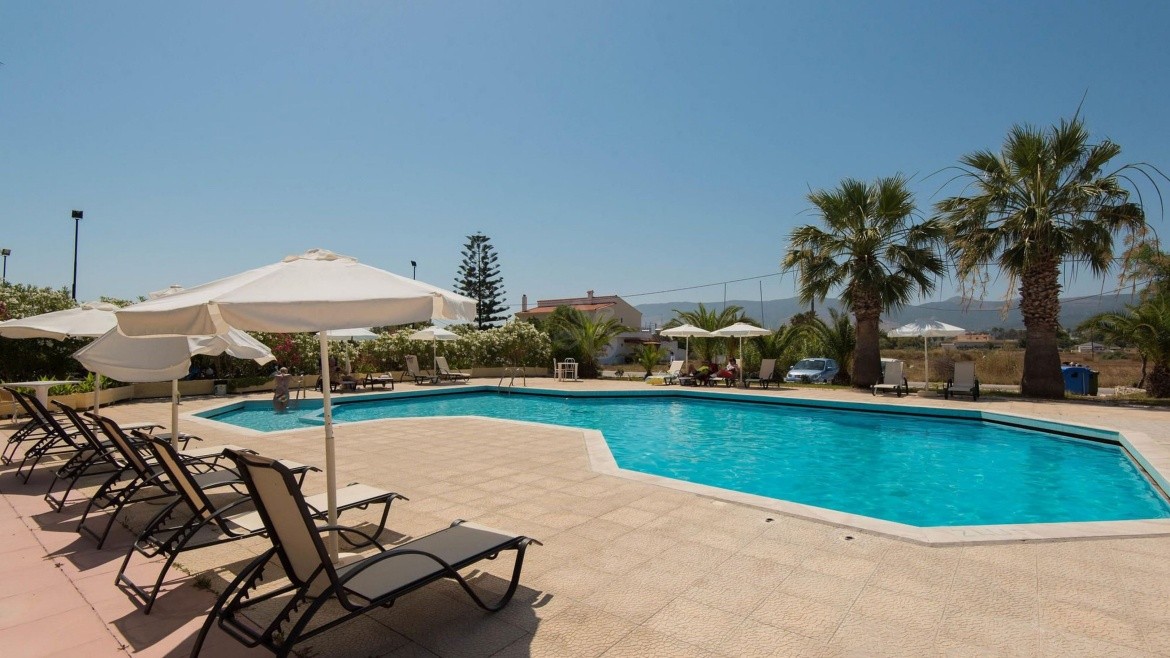 Leonidas Hotel & Studios