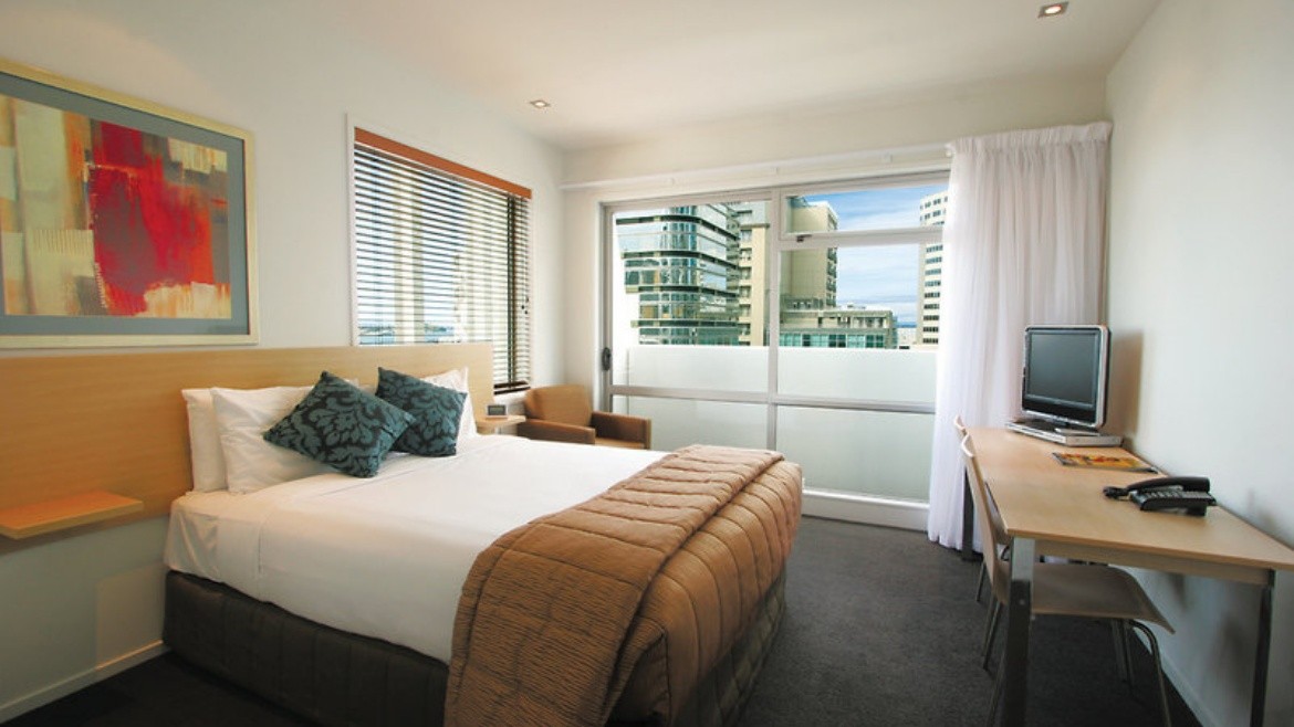 Auckland Harbour Oaks