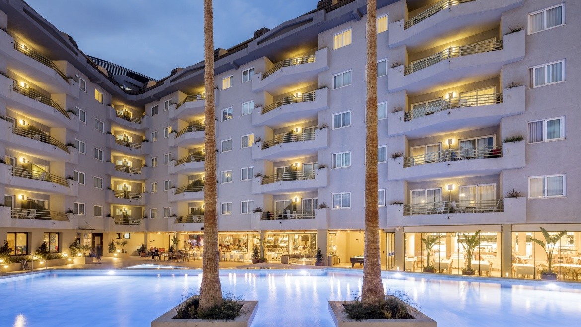 Aqua Hotel The Breeze	(ex. Aquahotel Montagut)