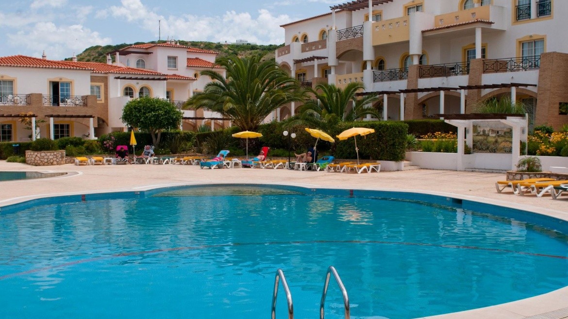 Luz Bay Club Beach & Sun Hotel