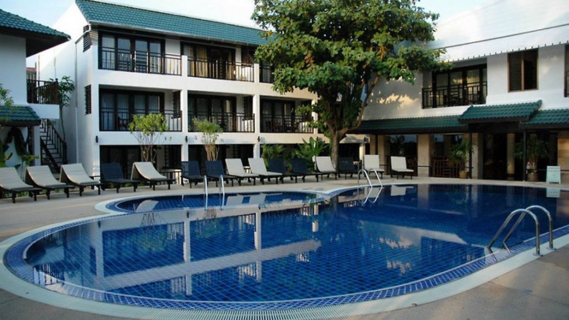 The Bay and Beach Club