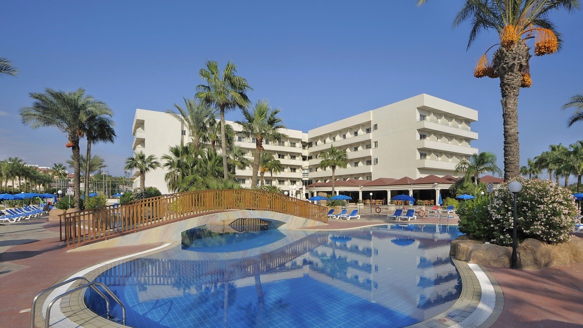 Nissiana Hotel & Bungalows