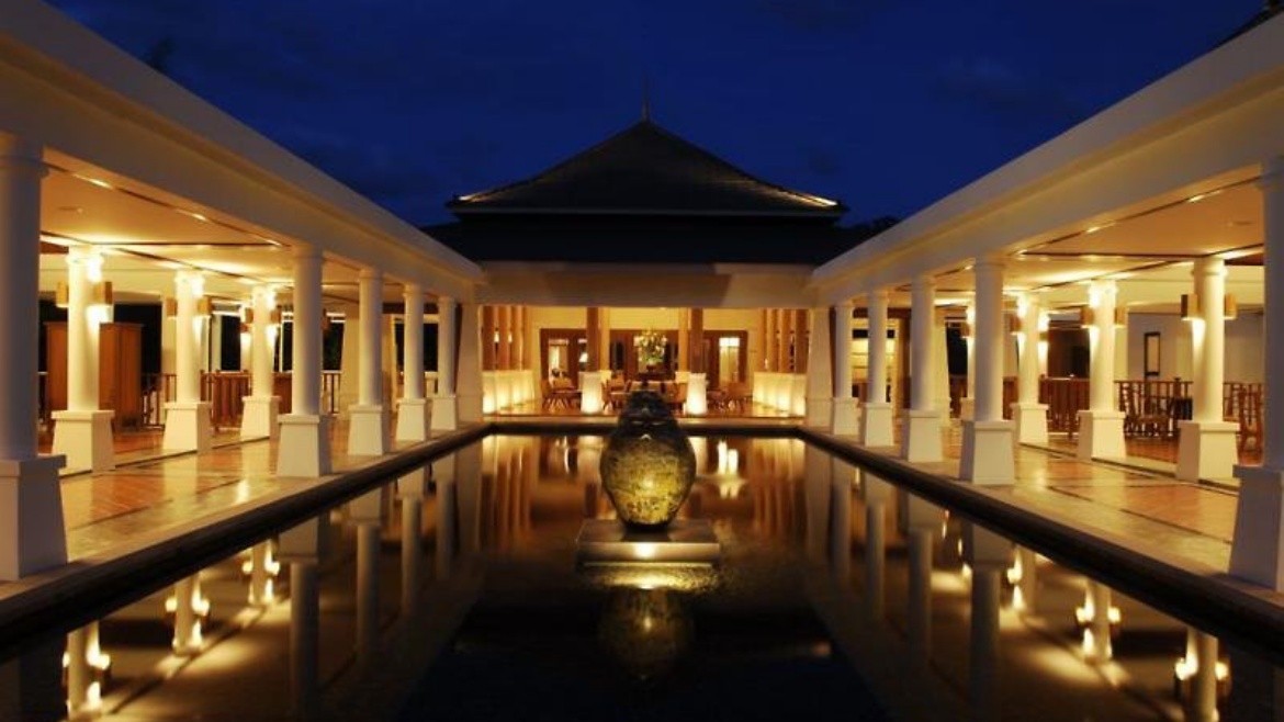 Naithonburi Beach Resort