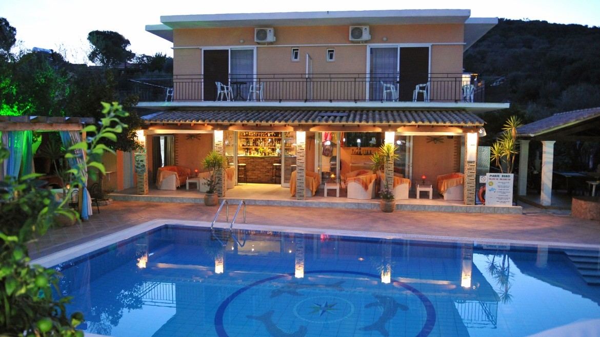 Makis Louvlis Apartments