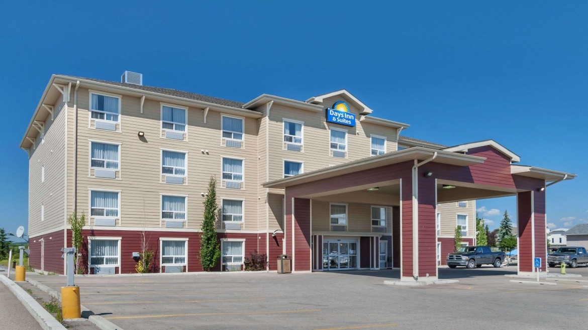 Days Inn & Suites Cochrane