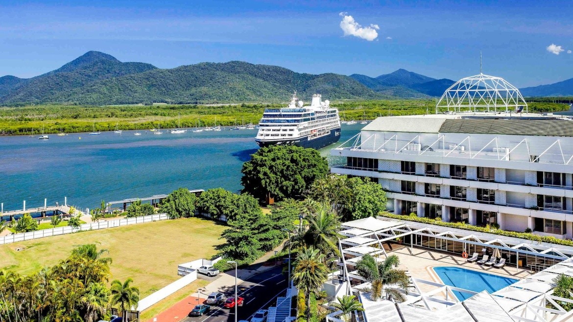 Pullman Reef Hotel Casino