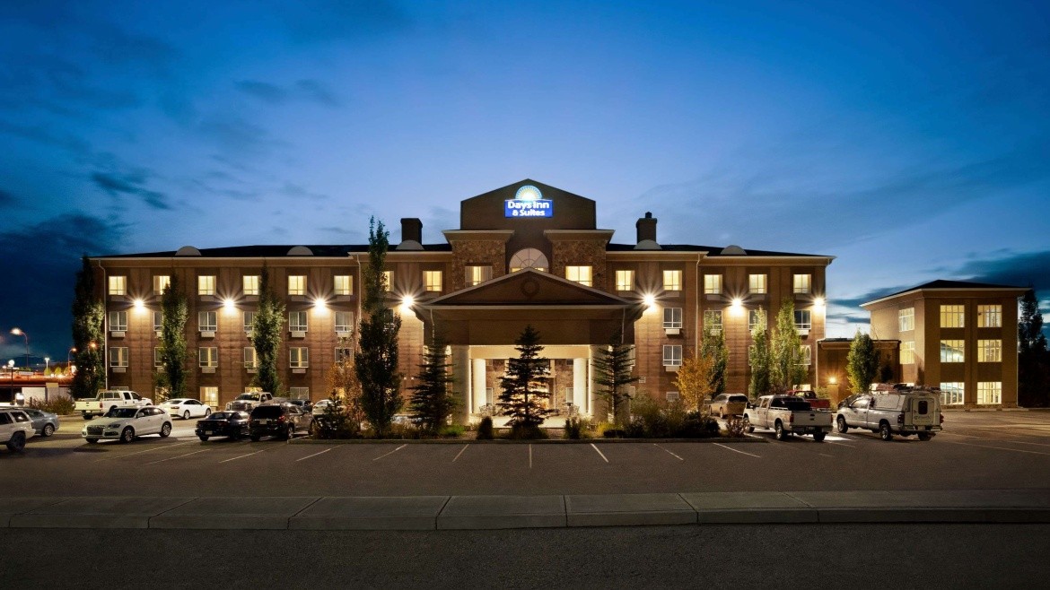 Days Inn & Suites Strathmore