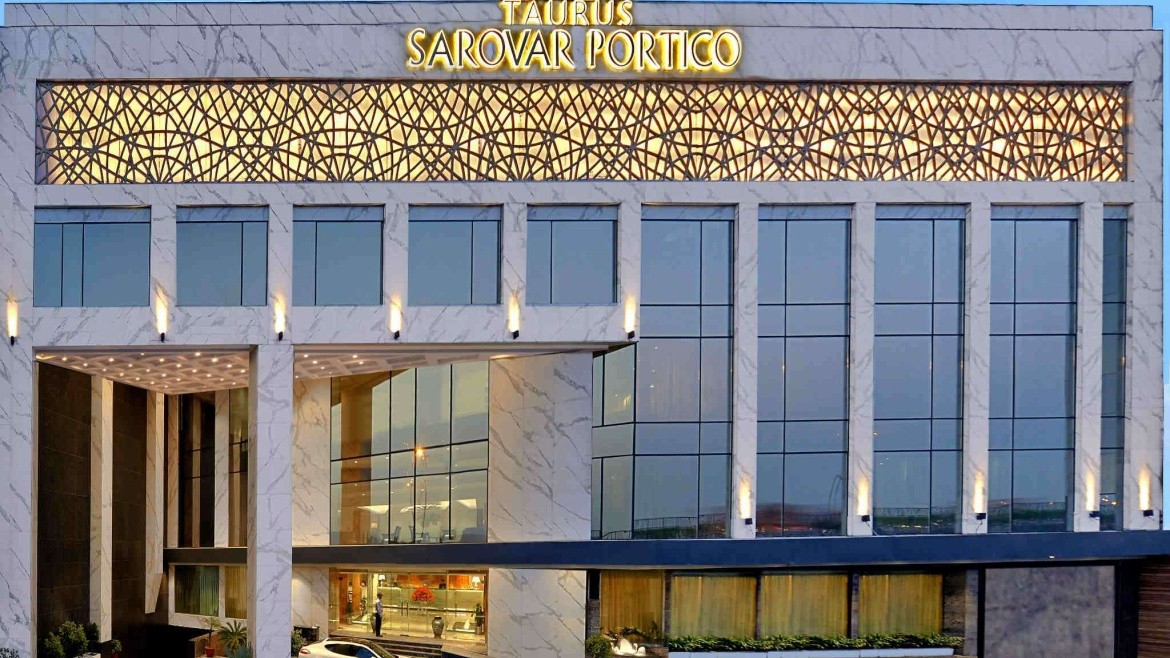 Taurus Sarovar Portico