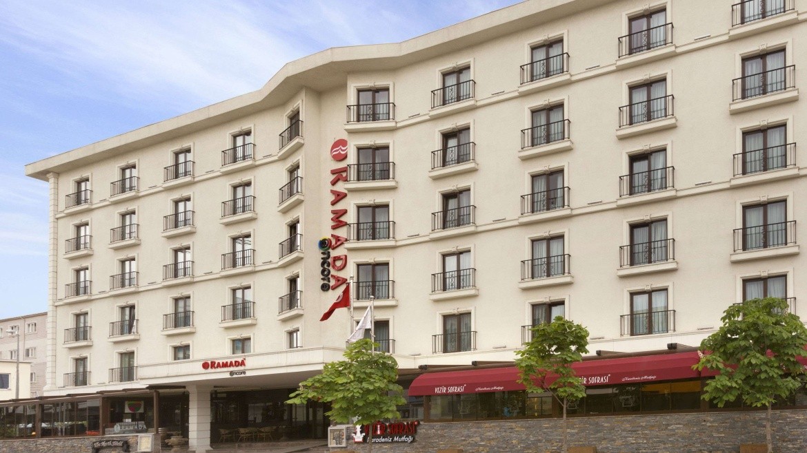 Ramada Encore Airport