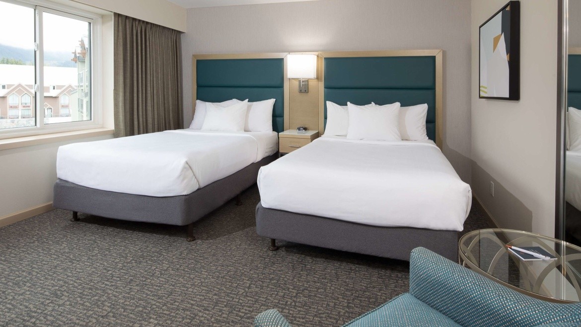 Crystal Lodge & Suites