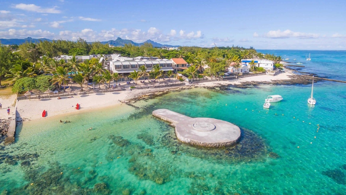 Le Peninsula Bay Beach Resort & Spa