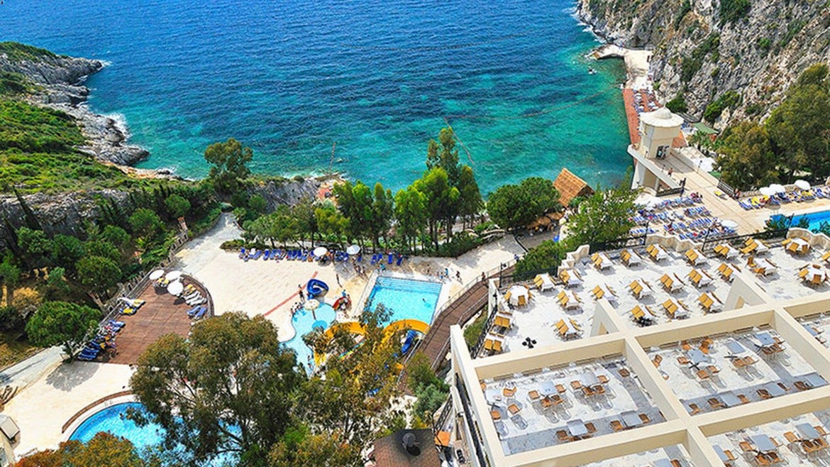 Ladonia Hotels Adakule