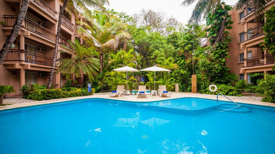 Tukan Hotel & Beach Club / Moongate