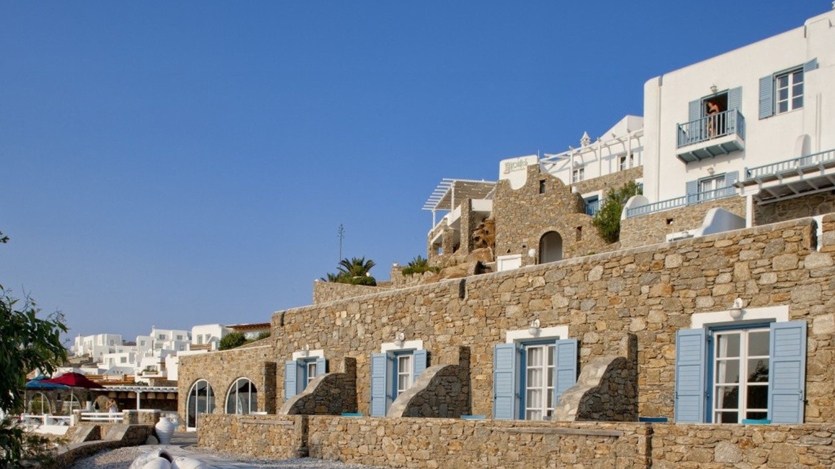 Kouros Hotel & Suites