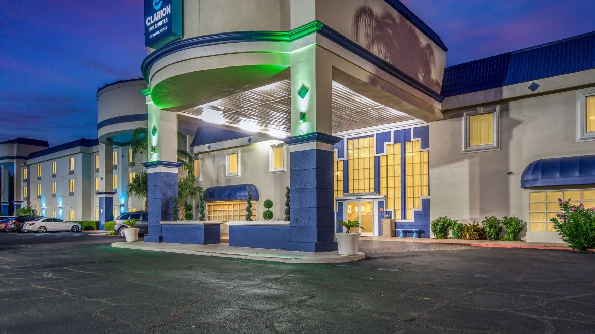 Clarion Inn & Suites Clearwater Beach
