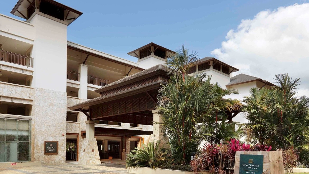 Pullman Palm Cove Sea Temple Resort and Spa Hotel