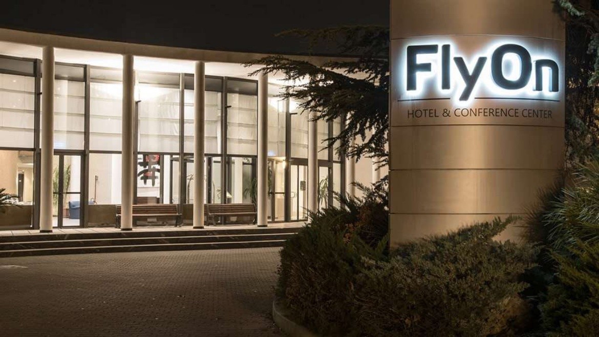 FlyOn Hotel & Conference Center