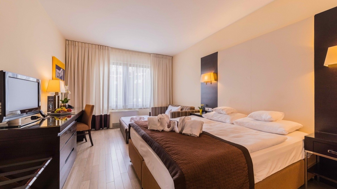 Lions Garden Hotel