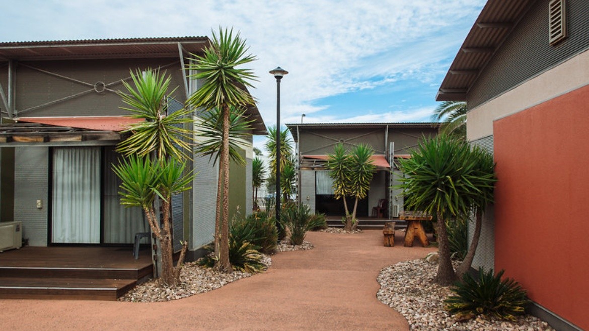 Majestic Oasis Apartments