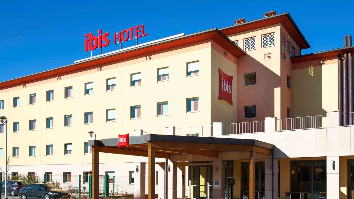 ibis Como