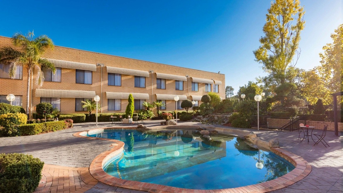 Best Western Plus Garden City Hotel