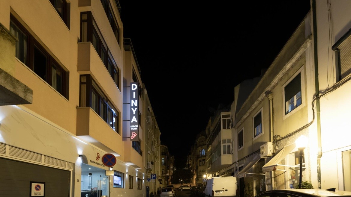 Dinya Lisbon
