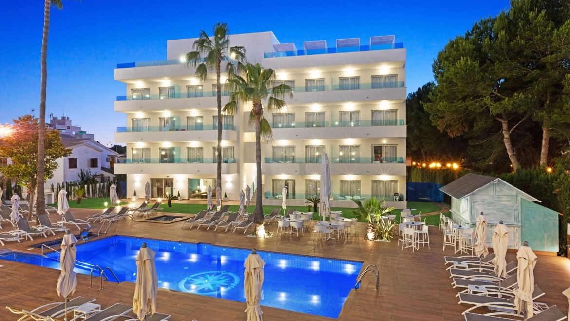 Metropolitan Playa JUKA Aparthotel