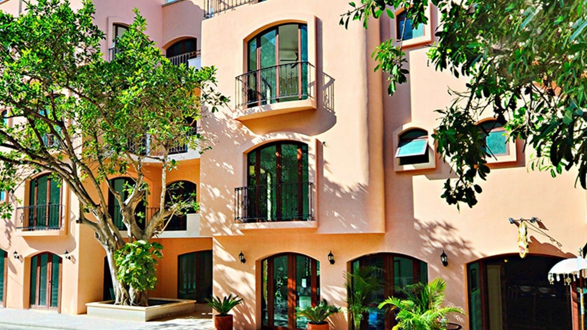Acanto Hotel & Condominium
