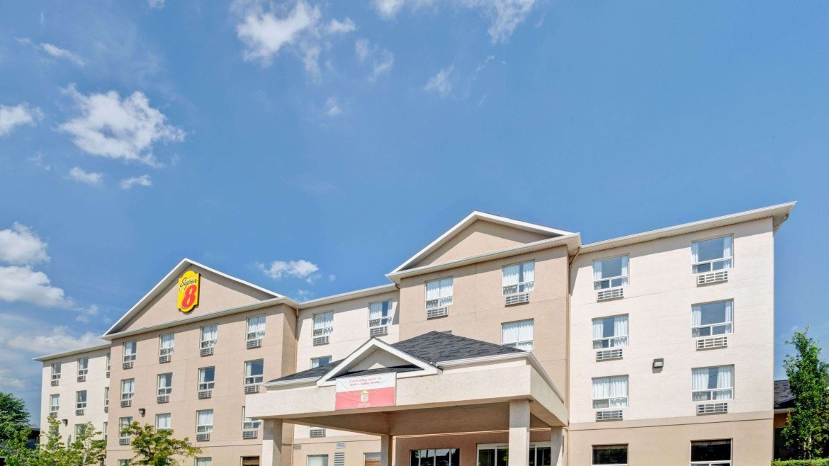 Super 8 by Wyndham Barrie