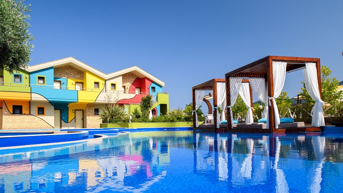 Alexandra Golden Boutique