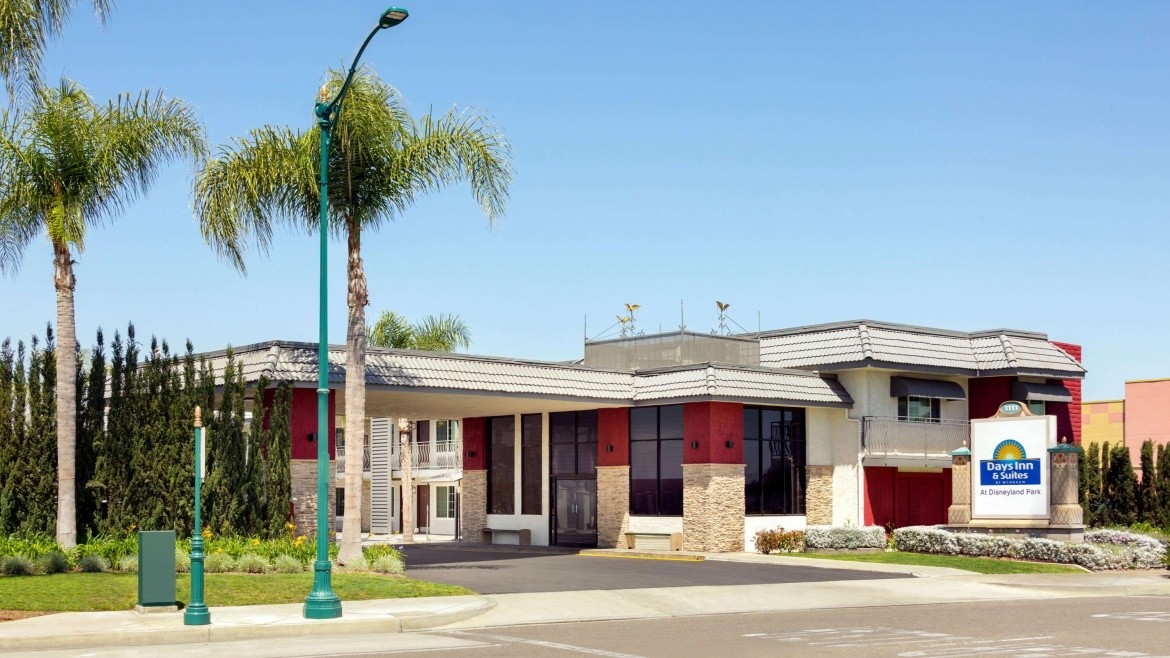 Days Inn & Suites Anaheim at Disneyland Park