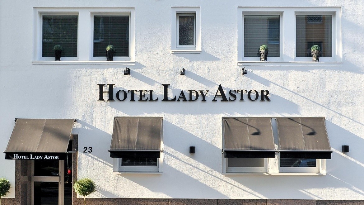Sir & Lady Astor