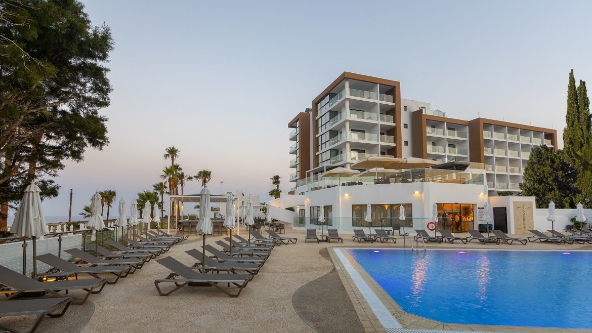 Leonardo Crystal Cove & Spa by the Sea
