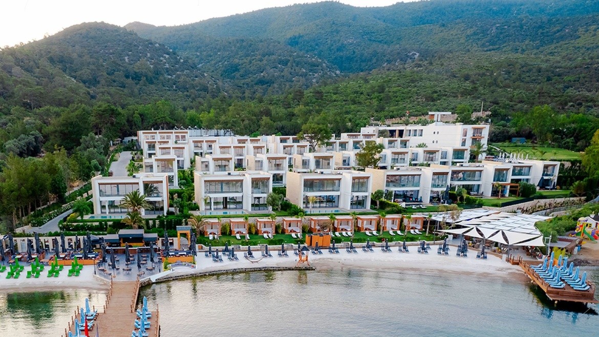 The Norm Collection Door'a