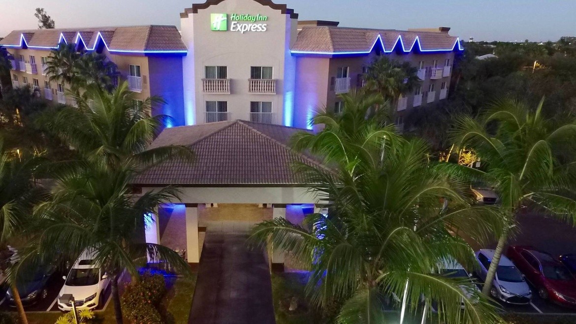 Holiday Inn Express Naples Downtown - 5th Ave