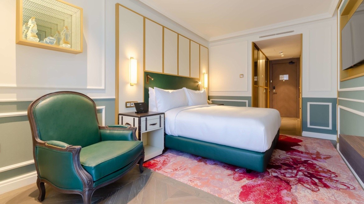 The Emerald House Lisbon, Curio Collection by Hilton