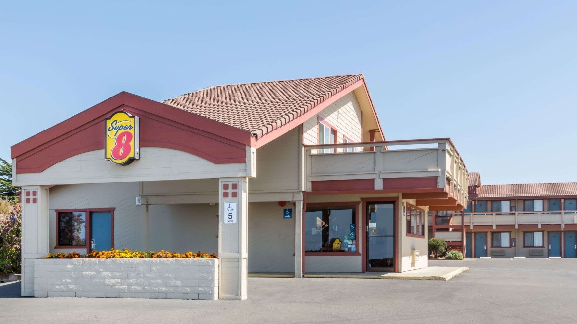 Super 8 by Wyndham Fort Bragg